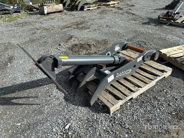 Daequip HE120 22 in Hydraulic Excavator Thumb (Unused)