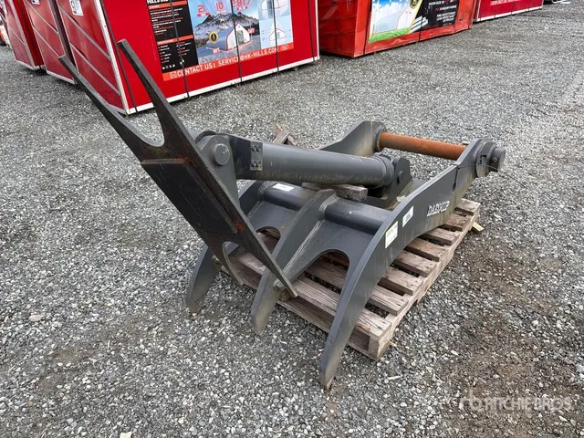 Daequip HE300 72 in Hydraulic Excavator Thumb