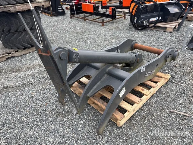 Daequip HE300 72 in Hydraulic Excavator Thumb