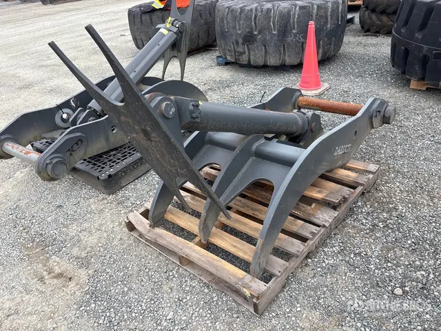 Daequip HE300 72 in Hydraulic Excavator Thumb
