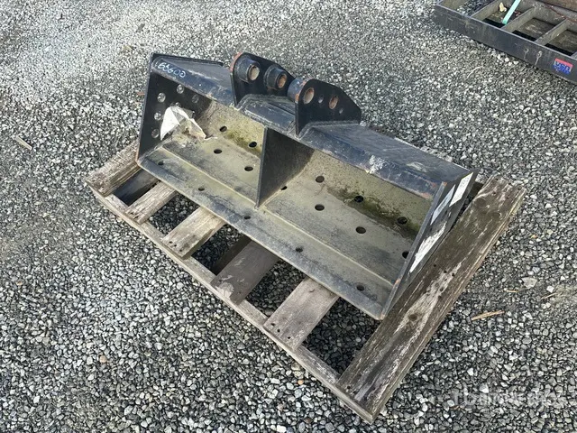 JCB 39 in Cleanup Excavator Bucket