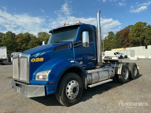 2016 Kenworth T880 6x4 T/A Day Cab Truck Tractor