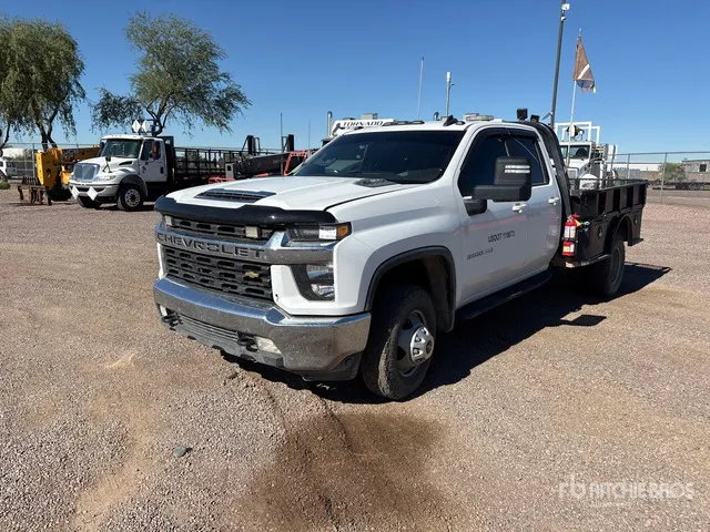 2023 Chevrolet Silverado 3500HD Custom 4x4 Flatbed Truck
