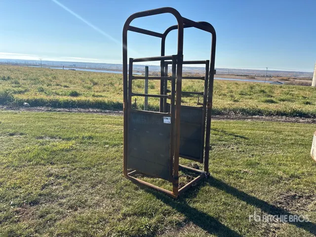 2 ft 7 in x 2 ft 7 in Cattle Alley (Unused)