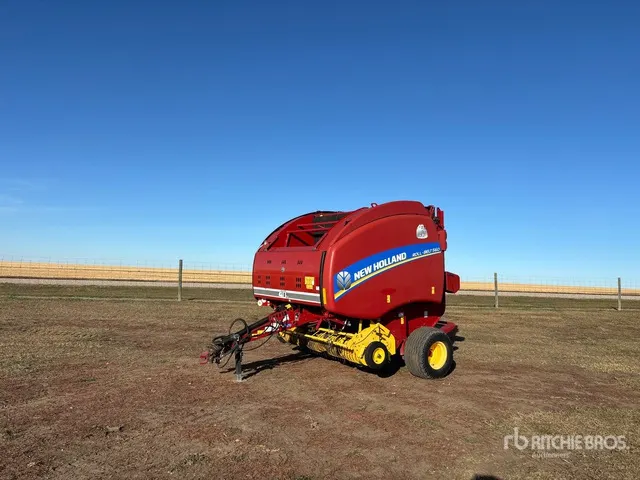 2015 New Holland Roll-Belt 560 Round Baler