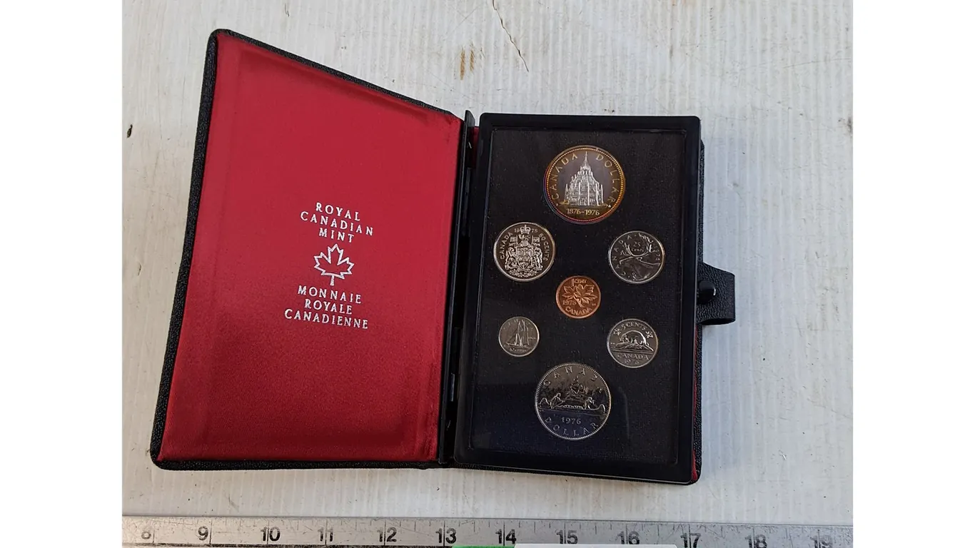 1976 Canadian Collectors Coins - Cannot Authenticate