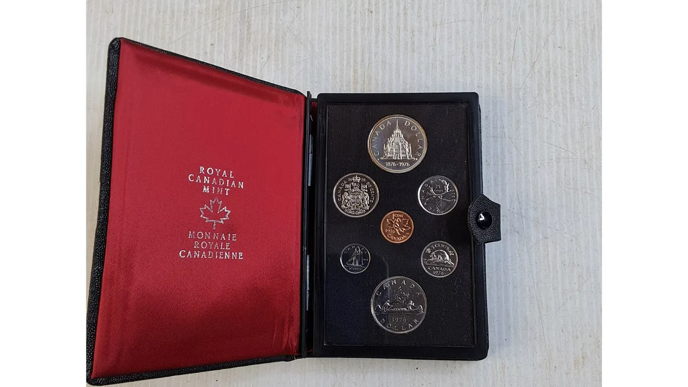 1976 Canadian Collectors Coins - Cannot Authenticate