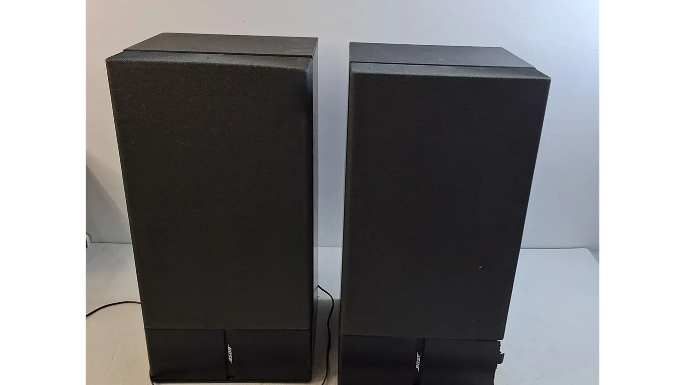 (2) Bose 6.2 Stero Everywhere Speakers - 10x20x10" - Untested - As Is
