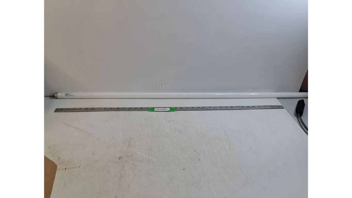 Box of (24) 4ft Fluorescent Lightbulbs - As Is, Pickup Only