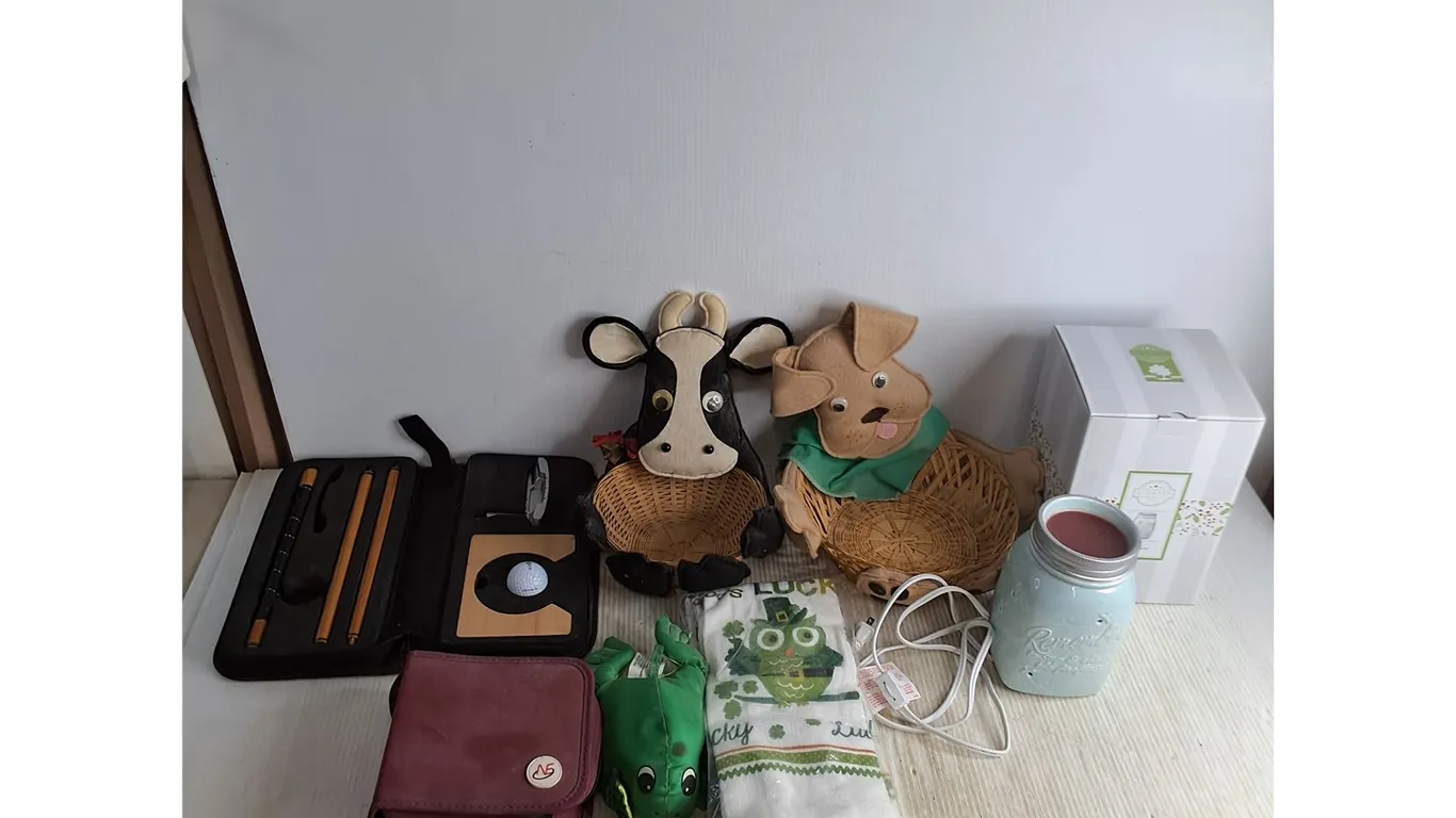 Scentsy Electric Air Freshener, Putter Kit, CD Case, St. Patrick's Day Kitchen Towel Set, Baskets