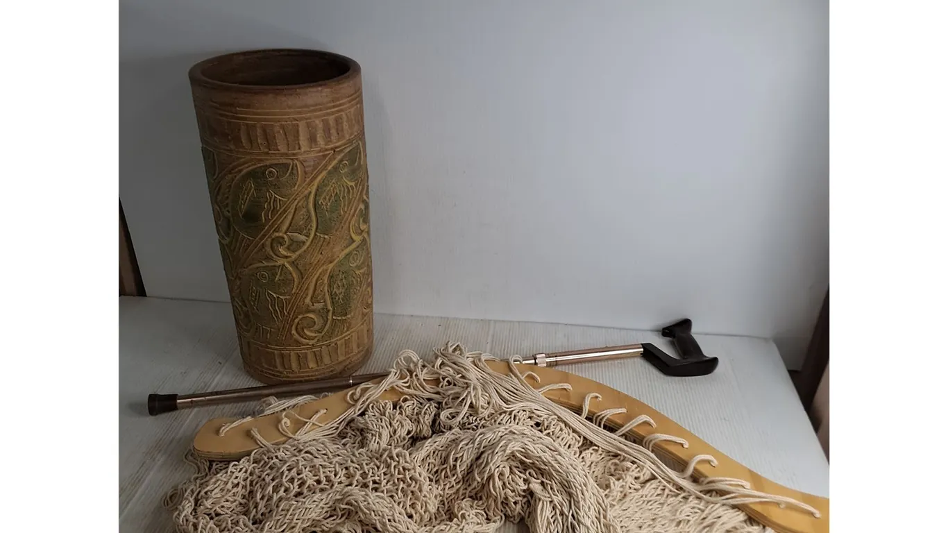 Earthenware 19" Vase, Egg Chair Hammock, Adjustable Walking Cane - Cannot Ship