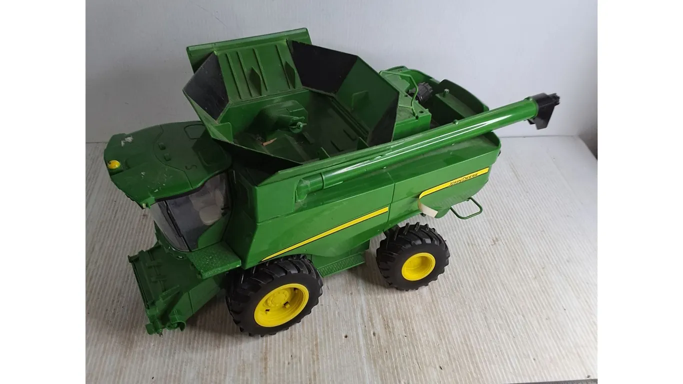 John Deere Toy Combine - Missing Swather