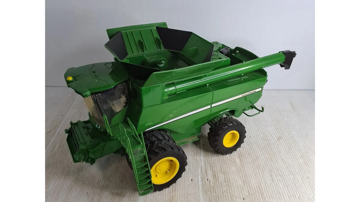 John Deere Toy Combine - Missing Swather