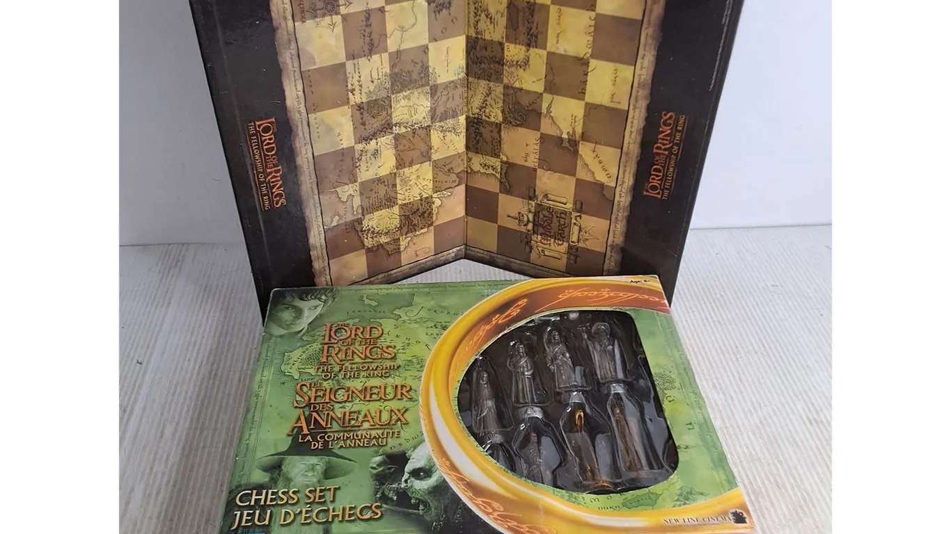 Parker Brothers "Lord of the Rings" Chess Set - Appears Complete