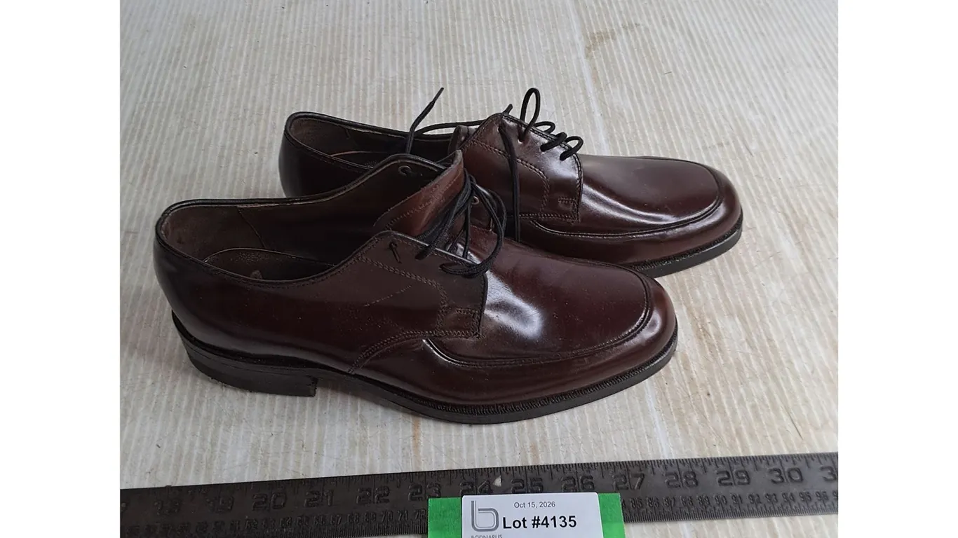 Unused Pair of Jarman Men's Size 6.5 Leather Dress Shoes
