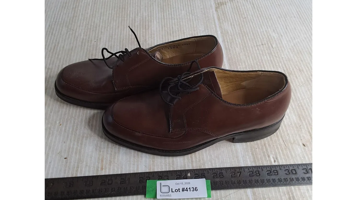 Unused Pair of Jarman Men's Size 6 Leather Dress Shoes