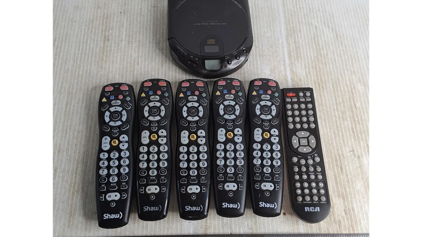 (6) Shaw/RCA Remote Controls, Genexxa CD Player
