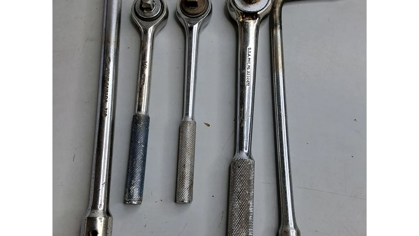 Ratchets, Extension Bar & L Shaped Socket Handle