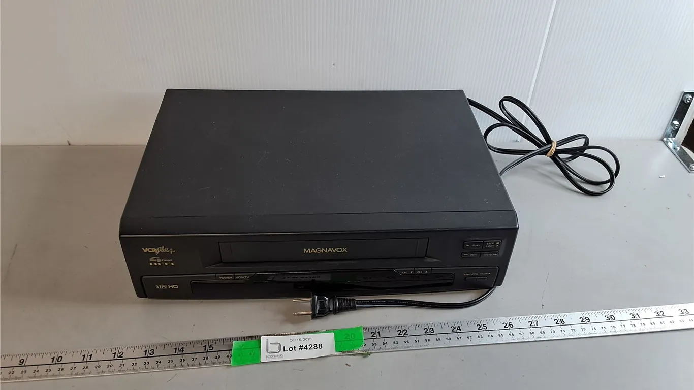 Magnavox VHS Player- Powers On