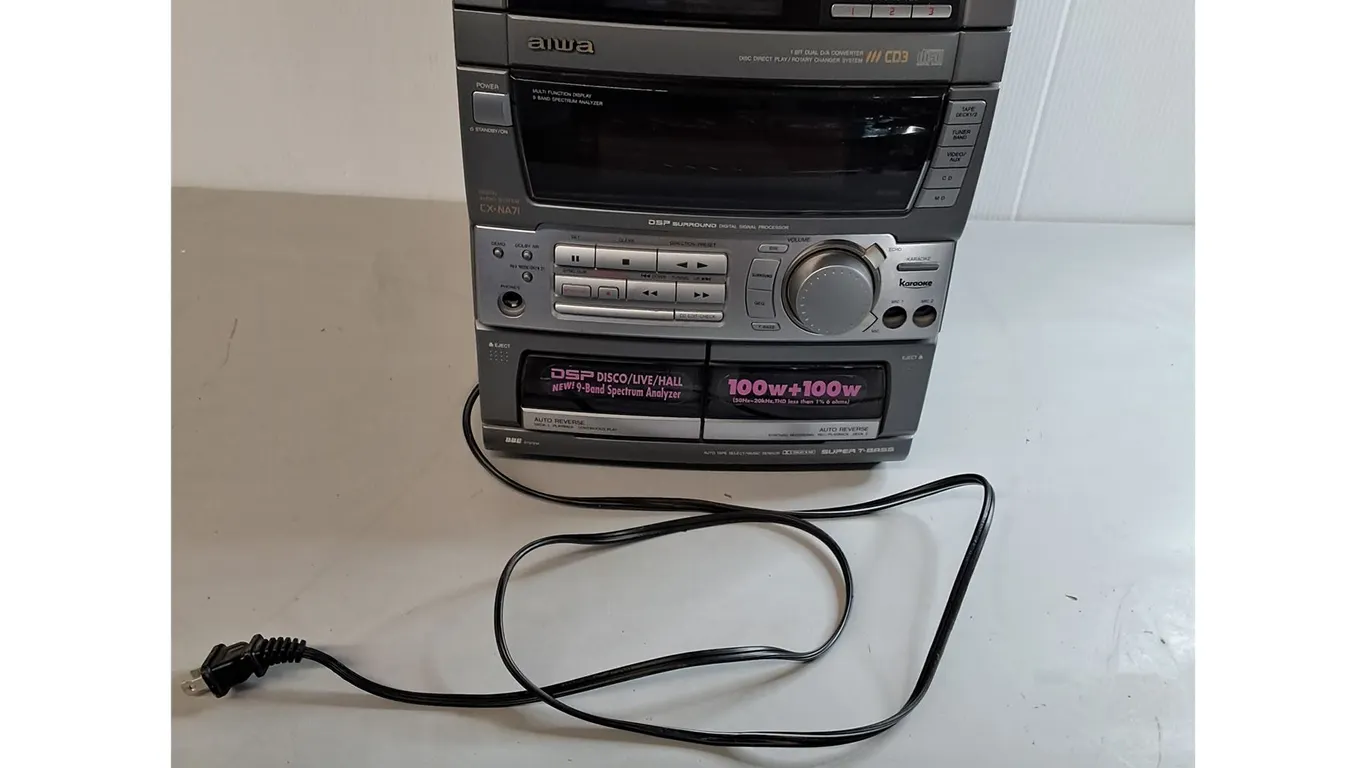 Aiwa Radio/Cassette/CD Player-Powers On, Can't Ship