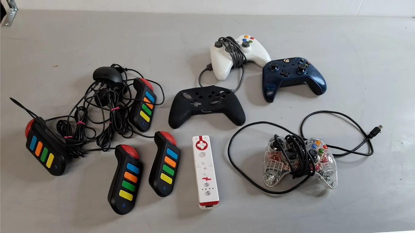 Xbox & Playstation Buzz Controllers, Wii Remote