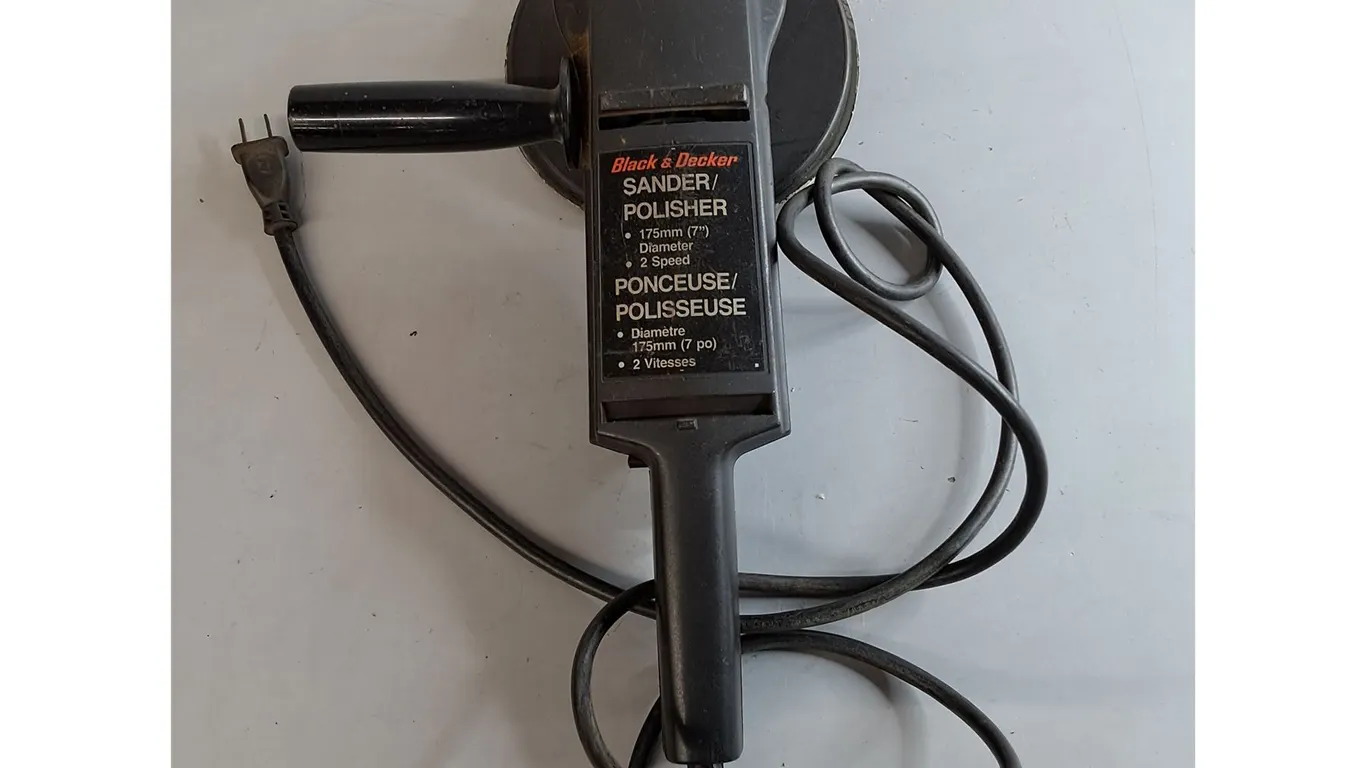 Black & Decker Sander/Polisher- Powers On