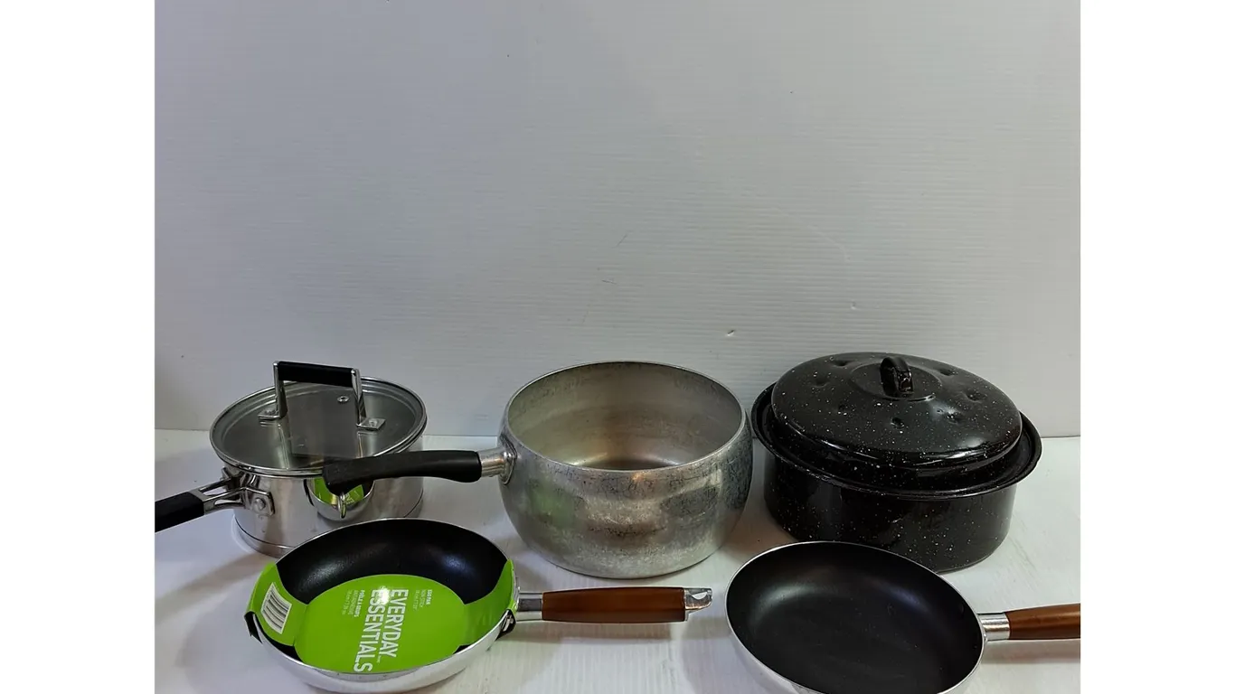 Pots, Round Roaster, New 7" Frying Pans