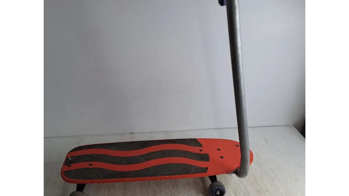 Skateboard w/Adjustable Handle - 2' Truck, Pickup Only