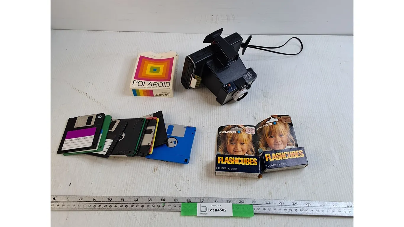(14) Floppy Discs - (2) Boxes Of Flash Cubes - Polaroid Square Shooter 2 Camera - As Is