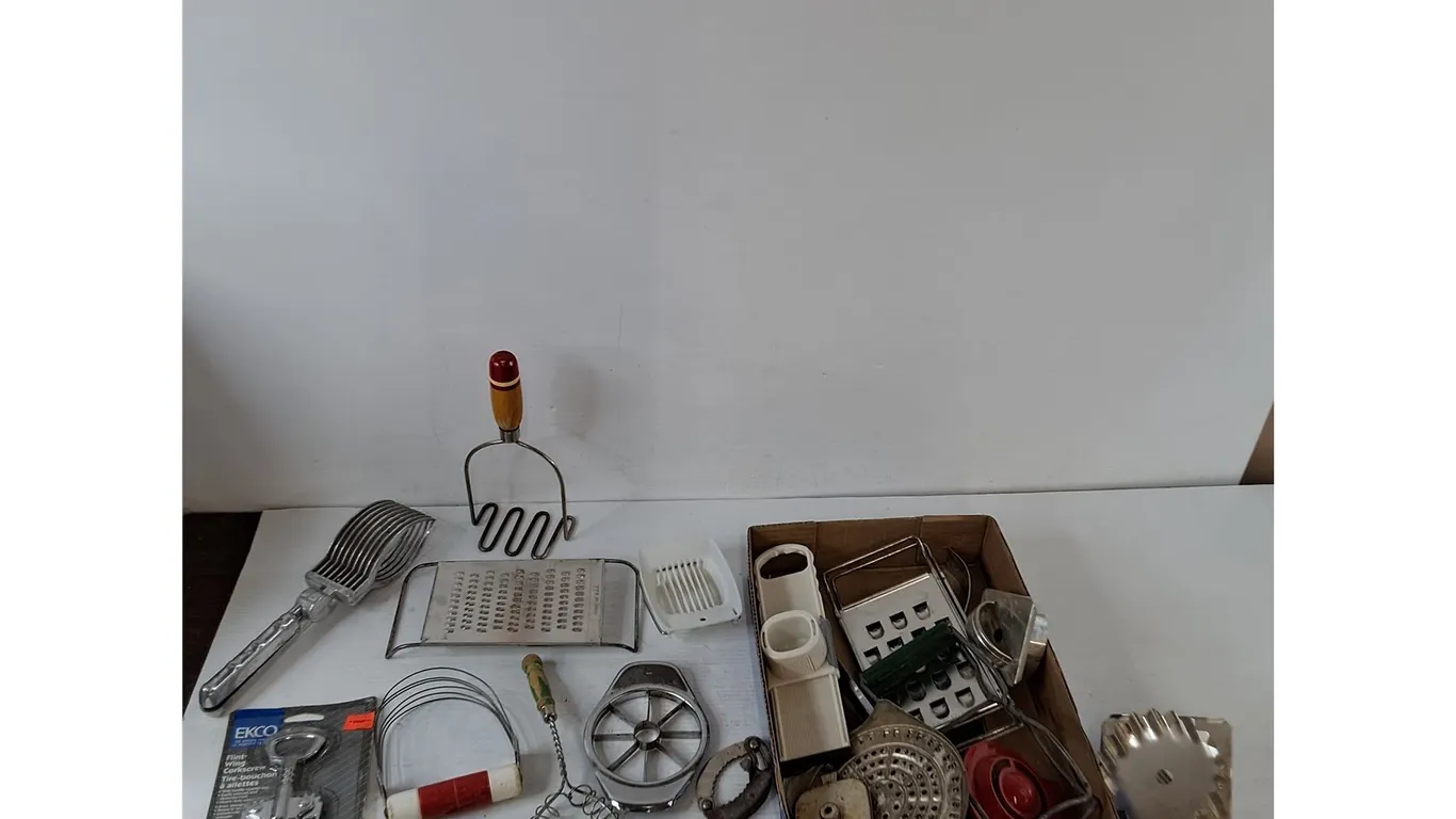 Flint-Wing Corkscrew, Grater, Brother, Nutcracker, Potato Peeler, Assorted Kitchenware