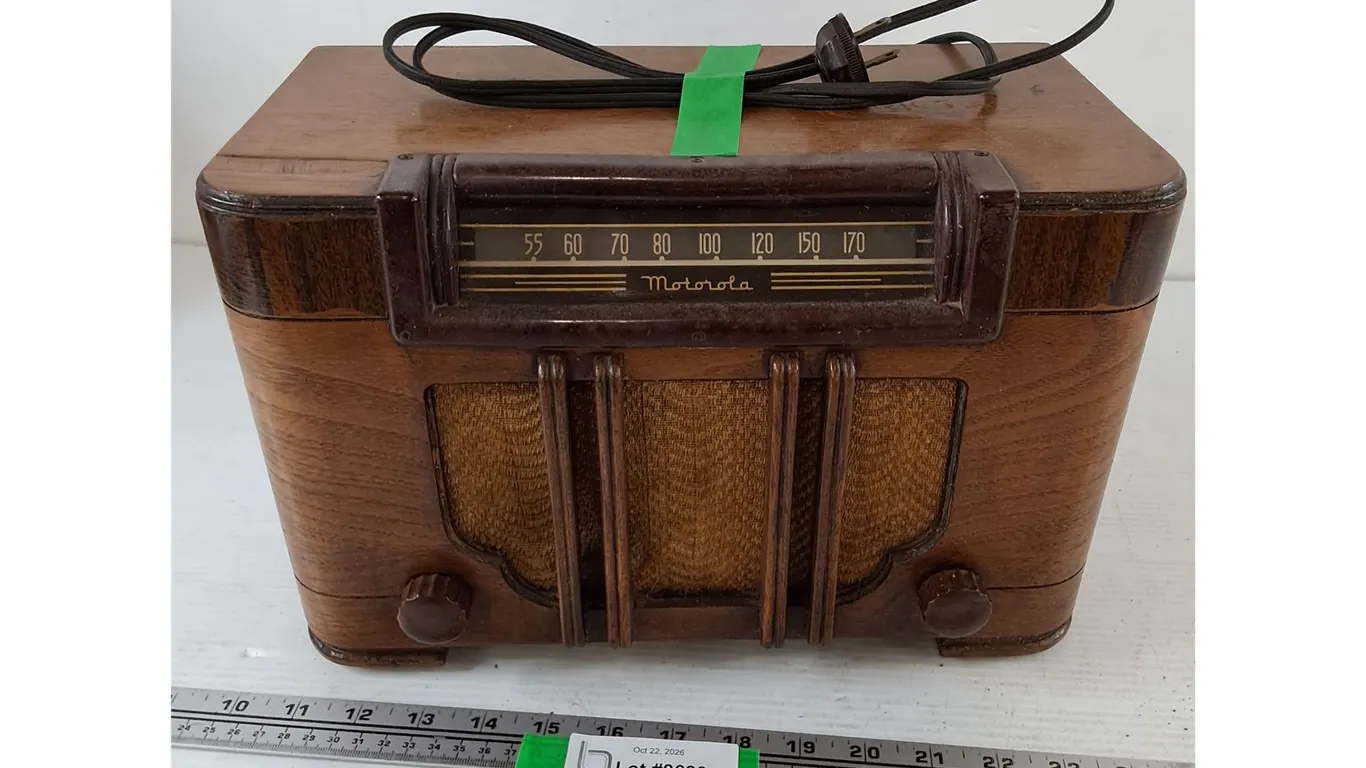 1942 Motorola Tube Radio Tested Works
