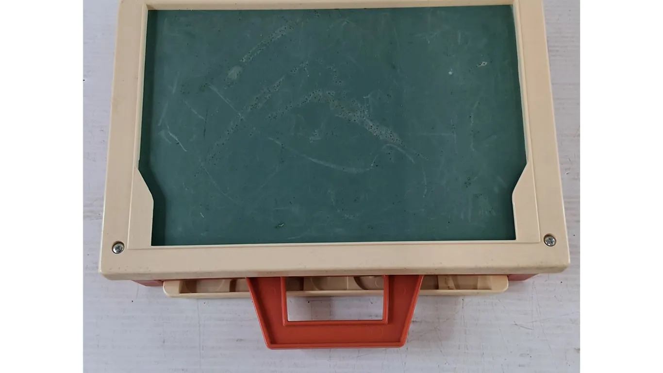 Fisher-Price Toys School Days Desk In French
