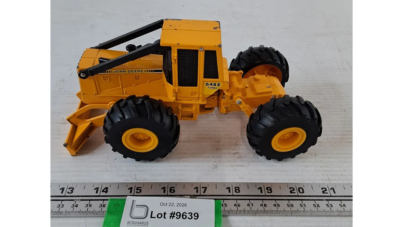 1:32 Scale John Deere Turbo Log Skidder Die-Cast Toy Model