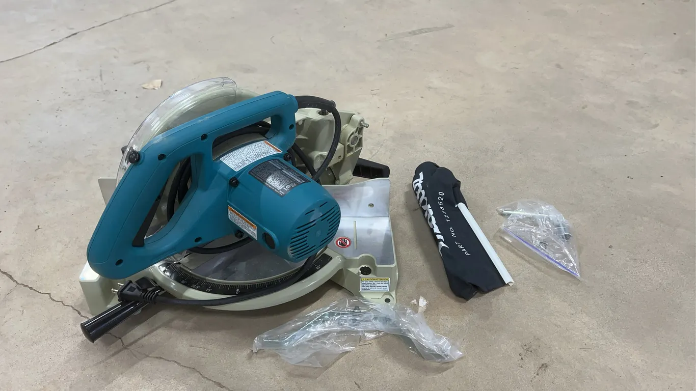 Makita 10" Compound Mitre Saw