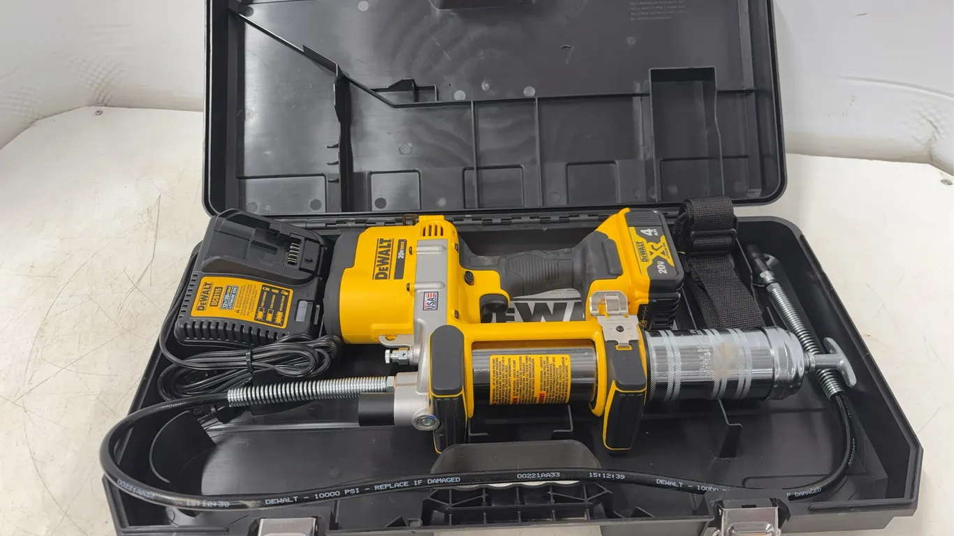 DeWalt 20V Grease Gun Kit W/ Battery & Charger