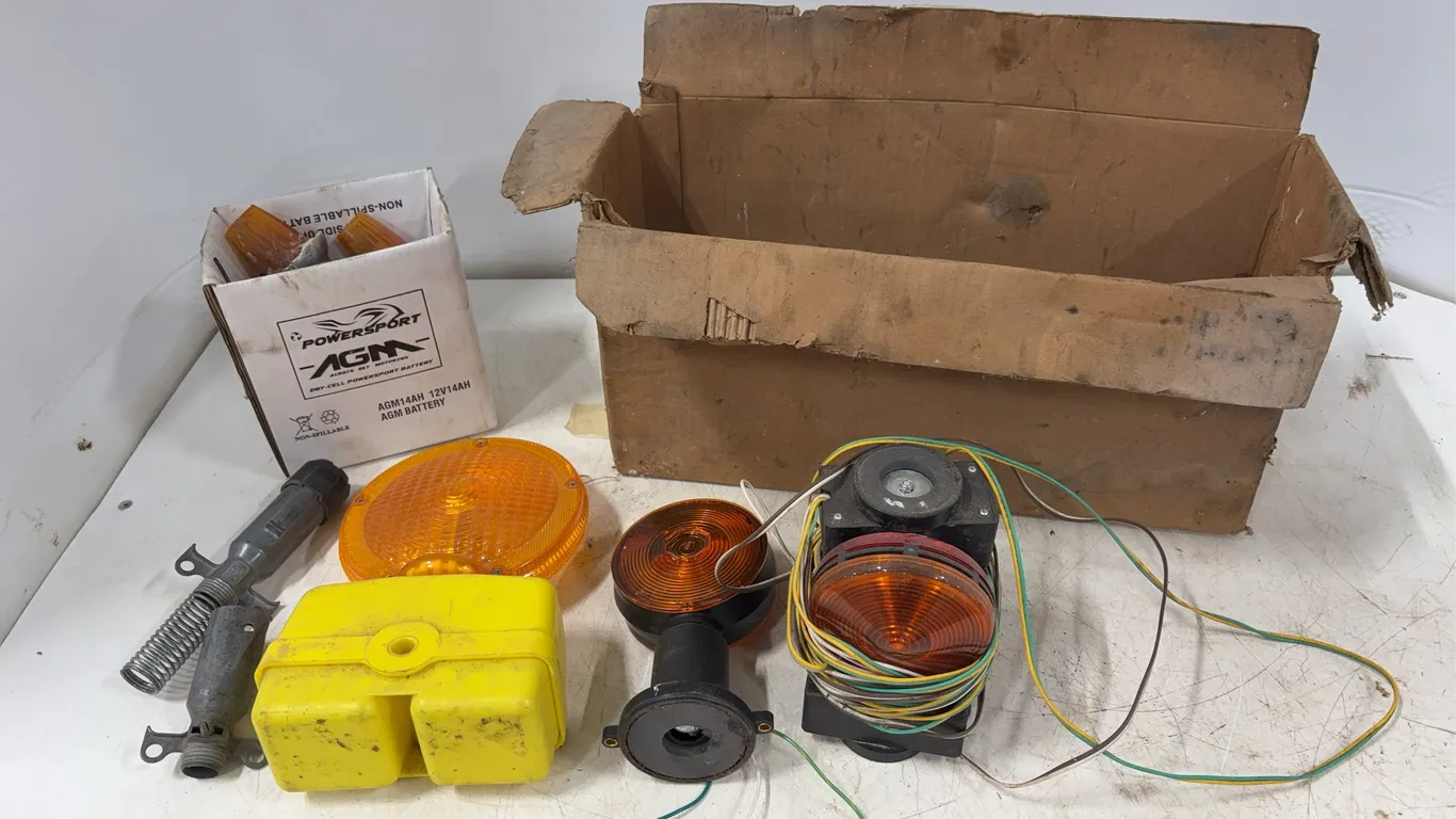 Towing & Clearance Lights W/ Magnetic Bases