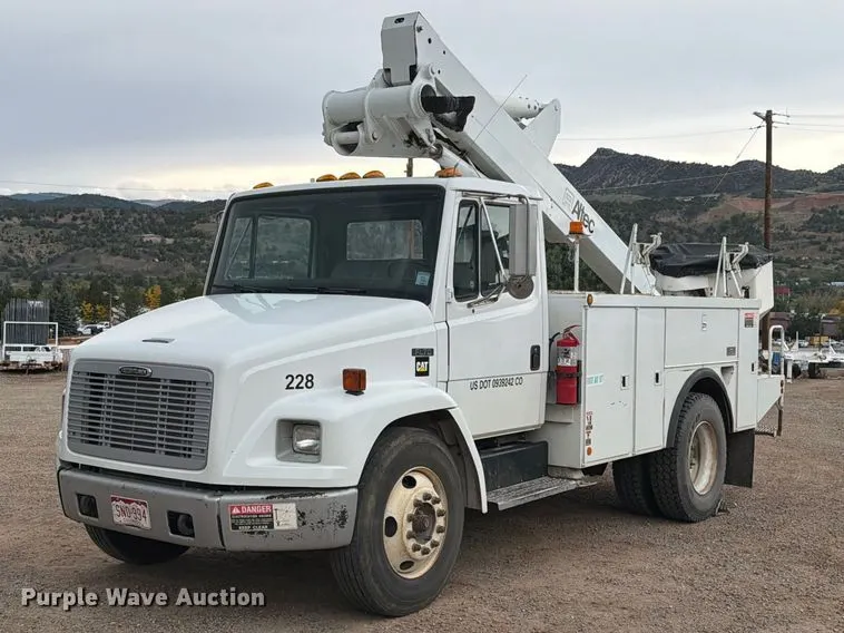 2001 Freightliner FL70 bucket truck