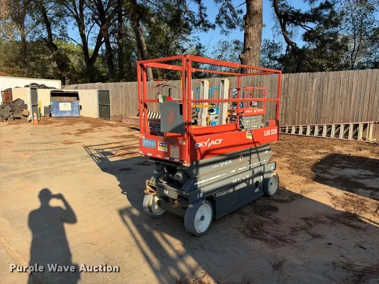 Skyjack SJIII-3220 scissor lift