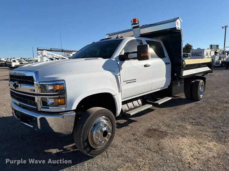 2022 Chevrolet Silverado 5500HD Crew Cab dump truck