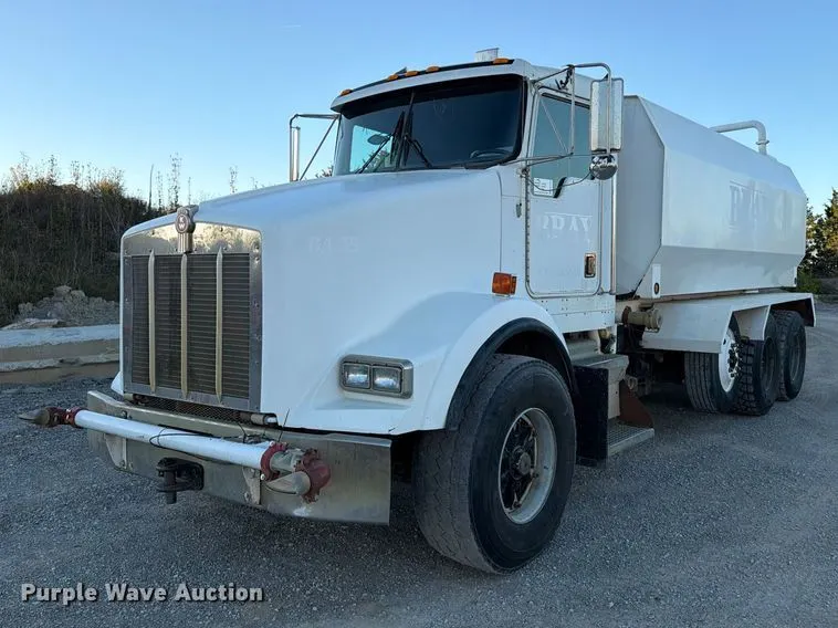 2000 Kenworth T800 water truck