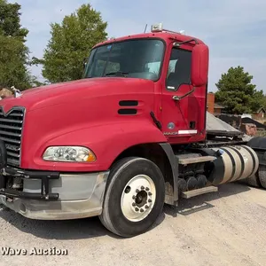 2014 Mack CXU612 semi truck