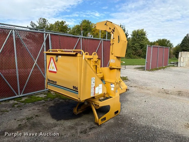 Vermeer BC906 wood chipper