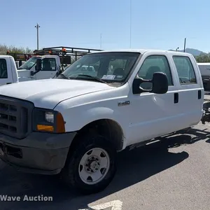 2005 Ford F250 Super Duty Crew Cab pickup truck cab and chassis