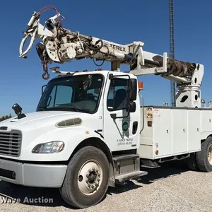 2007 Freightliner Business Class M2 digger derrick truck