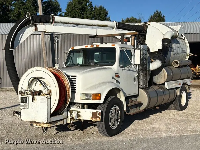1991 International 4900 sewer jetter truck