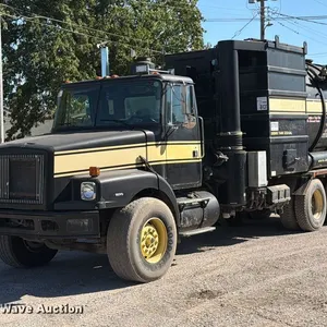 1996 Volvo WG vacuum truck