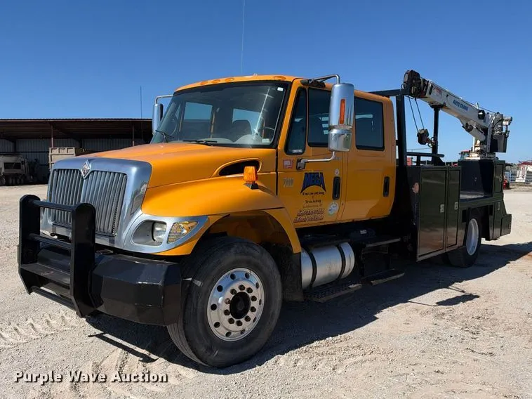 2006 International WorkStar 7400 Crew Cab flatbed truck