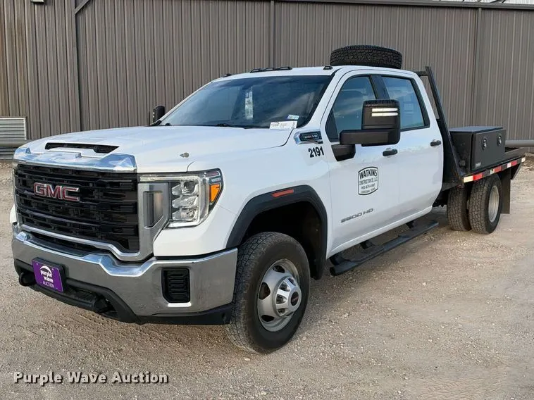 2021 GMC Sierra 3500 4X4 Crew Cab flatbed pickup truck