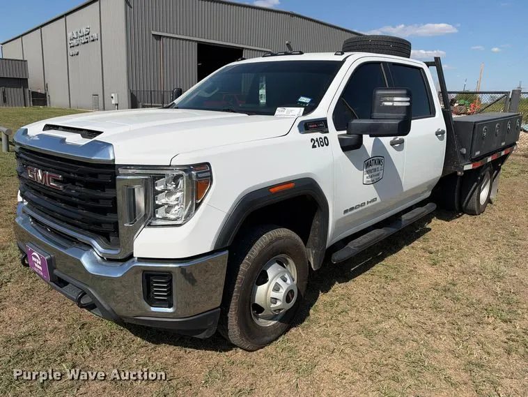 2021 GMC Sierra 3500 4X4 Crew Cab flatbed pickup truck