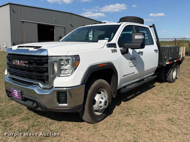 2021 GMC Sierra 3500 4X4 Crew Cab flatbed pickup truck